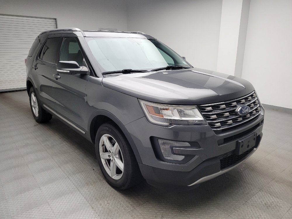 Used 2017 Ford Explorer XLT w/ Equipment Group 202A AWD/4WD image 13