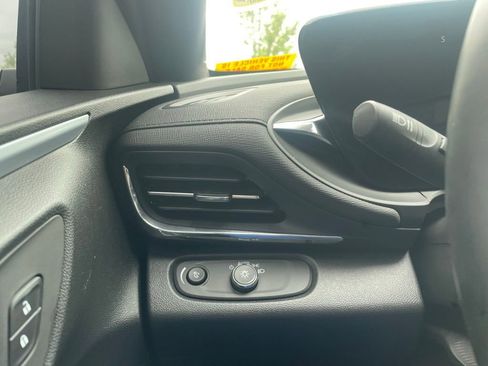 Used 2025 Buick Envista Preferred w/ Convenience I Package FWD image 13