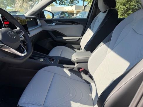 New 2026 Volkswagen Tiguan SE R-Line FWD image 14