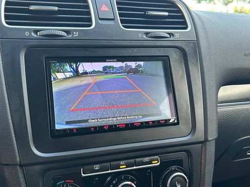 Used 2012 Volkswagen Golf 2-Door FWD image 23