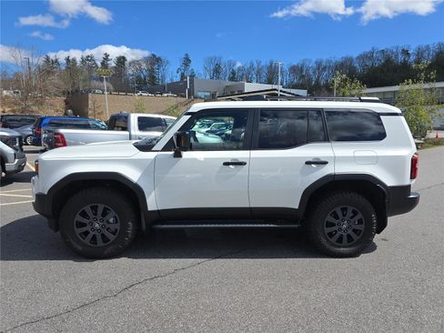 Used 2024 Toyota Land Cruiser Base image 7