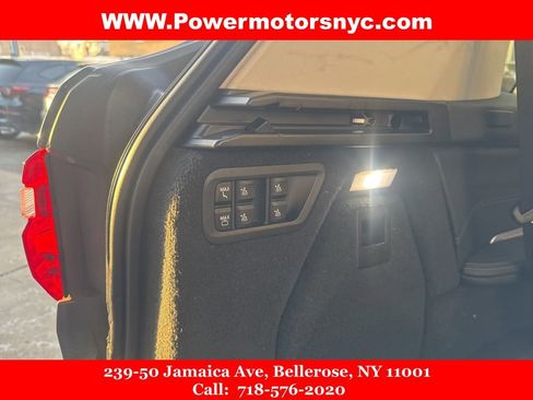 Used 2021 BMW X7 xDrive40i w/ Parking Assistance Package image 27