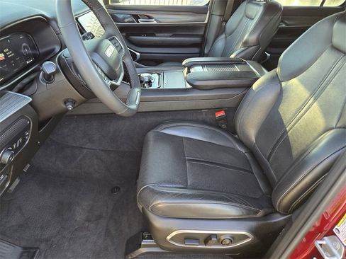 Used 2023 Jeep Wagoneer L Series II image 16