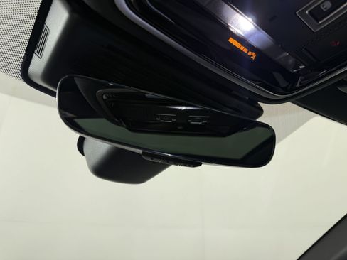 New 2026 Land Rover Range Rover Velar Dynamic SE image 17