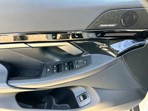 Used 2025 BMW 530i xDrive w/ Premium Package image 16