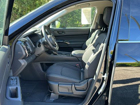 Certified 2023 Nissan Pathfinder S image 11