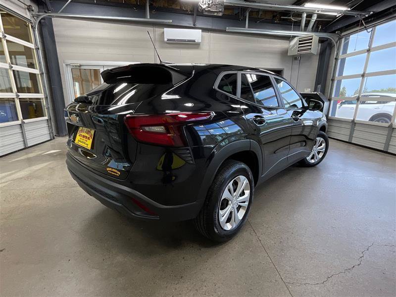 Used 2024 Chevrolet Trax LS FWD image 5