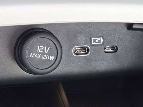 Used 2023 Volvo XC40 B5 Plus w/ Protection Package Premier image 14