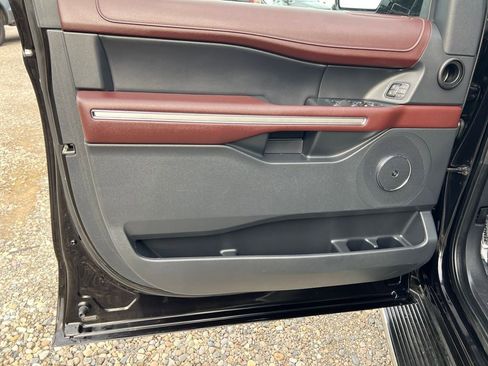 Used 2023 Ford Expedition Max Limited image 11