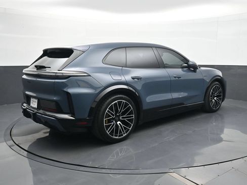 Used 2026 Porsche Cayenne Turbo AWD/4WD image 24