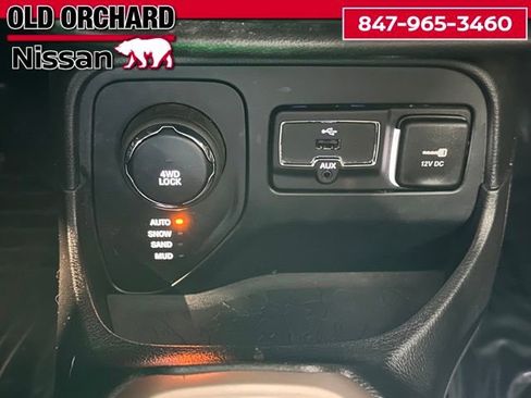 Used 2016 Jeep Renegade Latitude AWD/4WD image 16