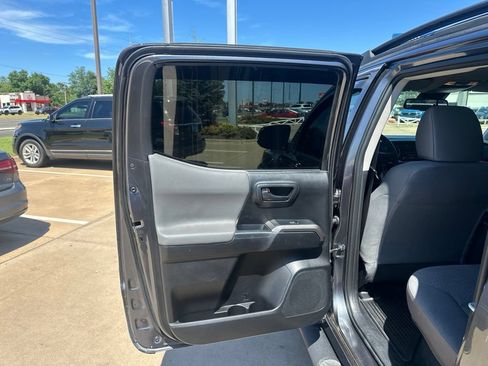 Used 2022 Toyota Tacoma SR5 w/ Technology Package RWD image 13