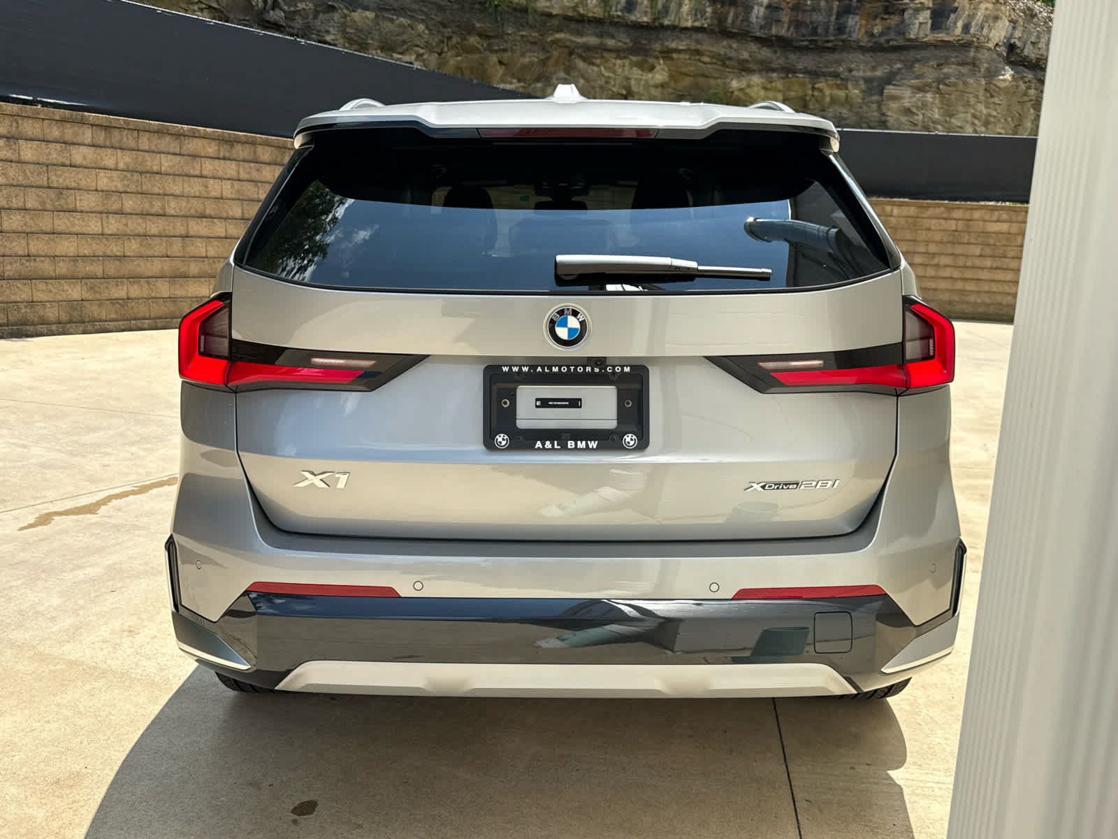 Used 2025 BMW X1 xDrive28i w/ Convenience Package AWD/4WD image 4