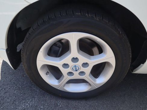 Used 2012 Nissan Leaf SL image 39