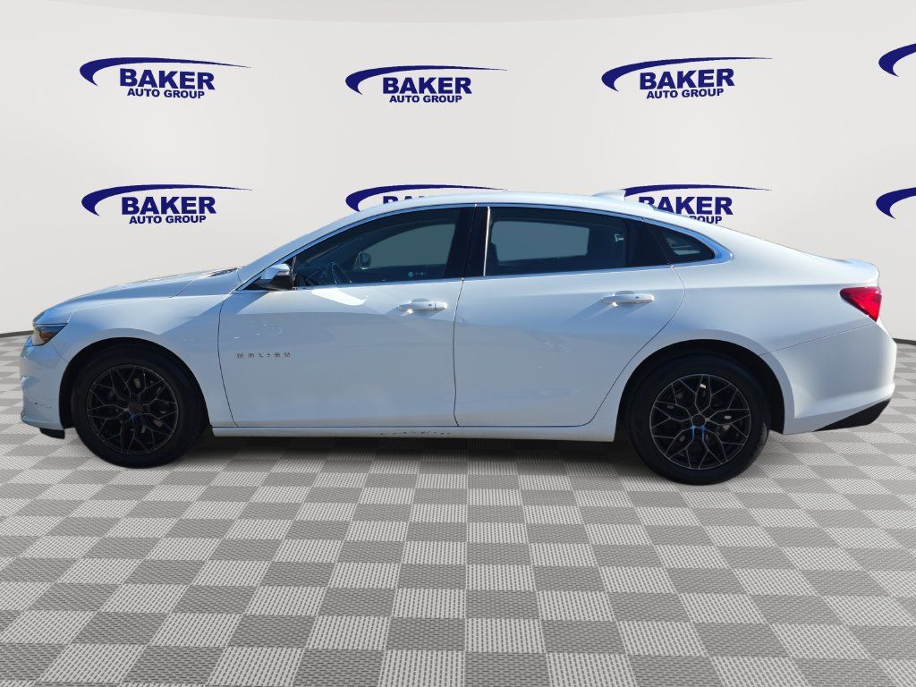 Used 2017 Chevrolet Malibu LT FWD image 8