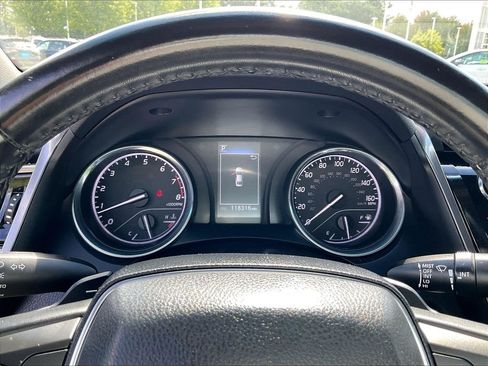 Used 2020 Toyota Camry SE FWD image 24