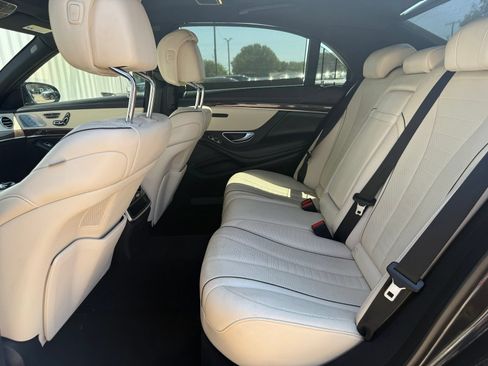 Used 2018 Mercedes-Benz S 560 Sedan image 23