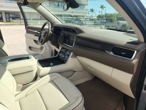 Used 2022 GMC Yukon XL Denali RWD image 33