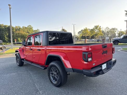 New 2025 Jeep Gladiator Sport image 5
