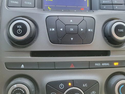 Used 2018 Ford Taurus SE image 29