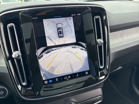 Used 2025 Volvo XC40 B5 Plus image 21