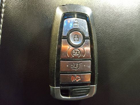 Used 2021 Ford Explorer XLT w/ Equipment Group 202A AWD/4WD image 32