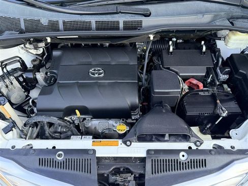 Used 2015 Toyota Sienna Limited Premium FWD image 37
