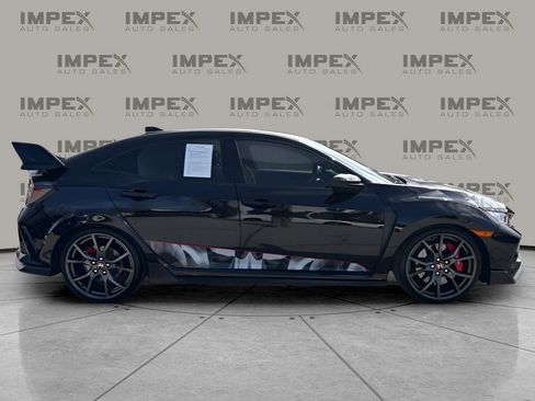 Used 2018 Honda Civic Type R image 6