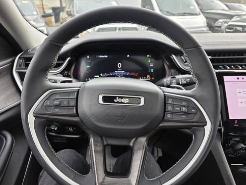 Used 2023 Jeep Grand Cherokee 4WD 4xe w/ Luxury Tech Group II image 7