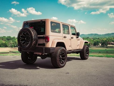Used 2016 Jeep Wrangler Unlimited Rubicon w/ Connectivity Group AWD/4WD image 13