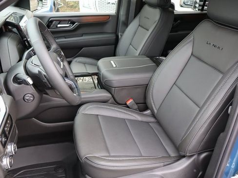New 2026 GMC Yukon XL Denali w/ LPO, Floor Liner Package AWD/4WD image 11
