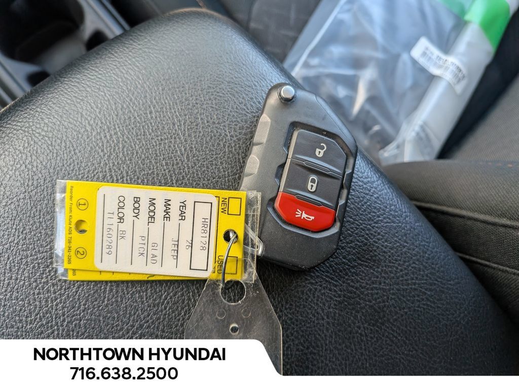 Used 2026 Jeep Gladiator Mojave AWD/4WD image 19