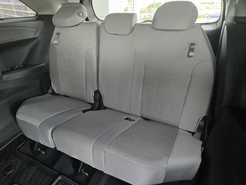 New 2026 Toyota Sienna LE image 8