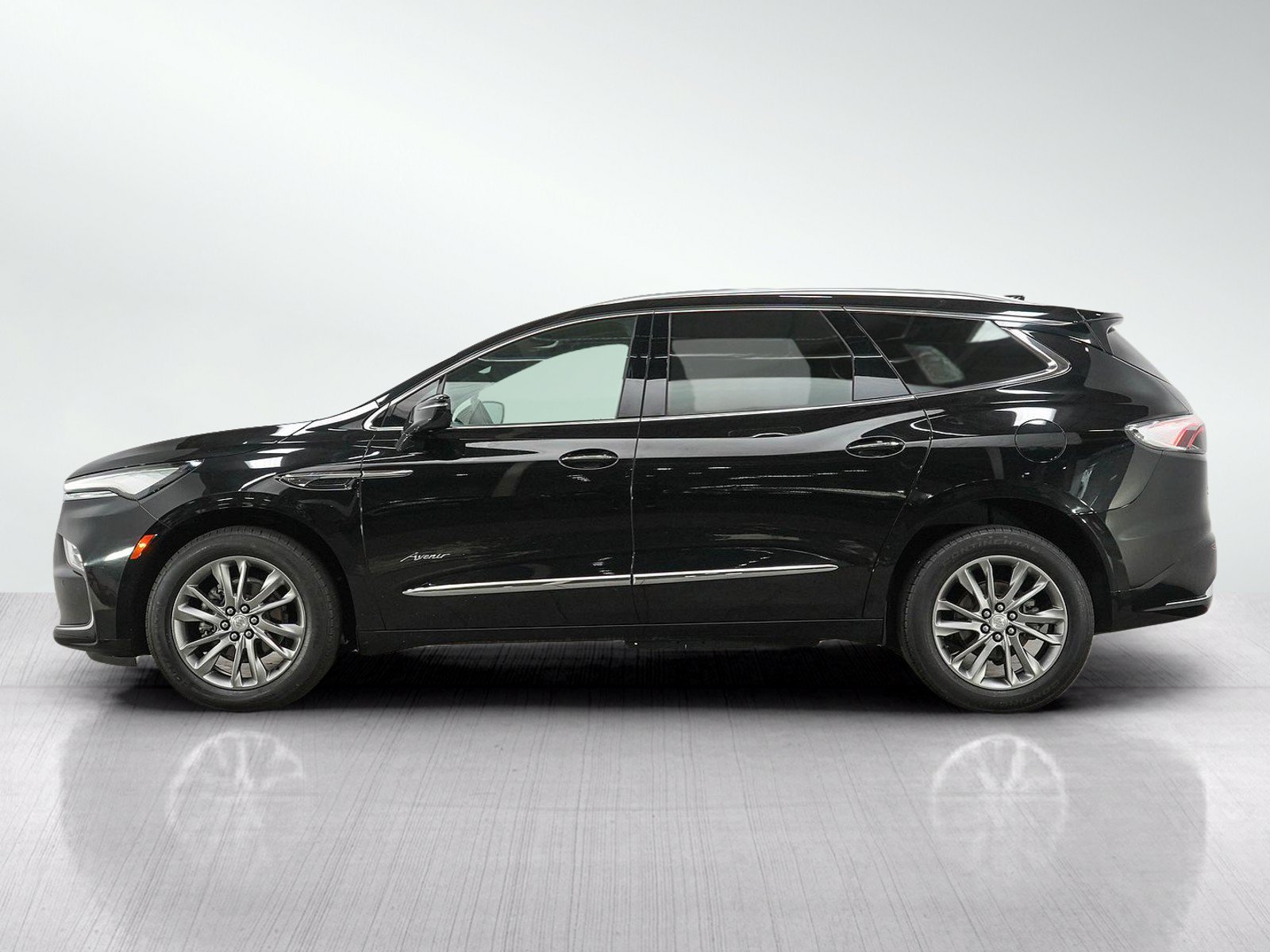 Used 2022 Buick Enclave Avenir w/ Avenir Technology Package AWD/4WD image 2