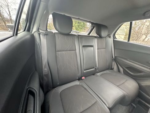 Used 2022 Chevrolet Trax LT w/ LT Convenience Package image 28