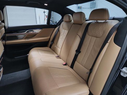 Used 2017 BMW 740i image 25