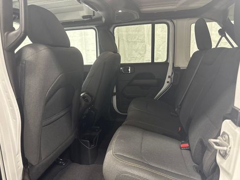 Used 2025 Jeep Wrangler Unlimited Sahara AWD/4WD image 42