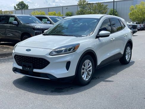 Used 2020 Ford Escape SE FWD image 3