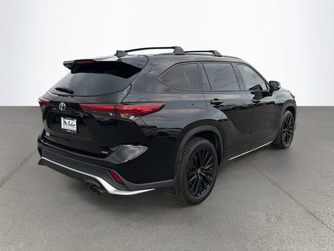 Used 2023 Toyota Highlander XSE image 4