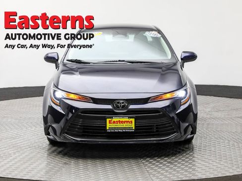 Used 2023 Toyota Corolla LE image 2