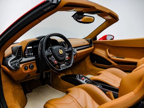 Used 2013 Ferrari 458 Spider image 44