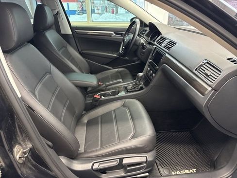 Used 2017 Volkswagen Passat 1.8T SE image 9