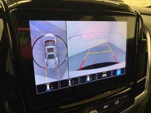 Used 2023 Chevrolet Traverse RS FWD image 5