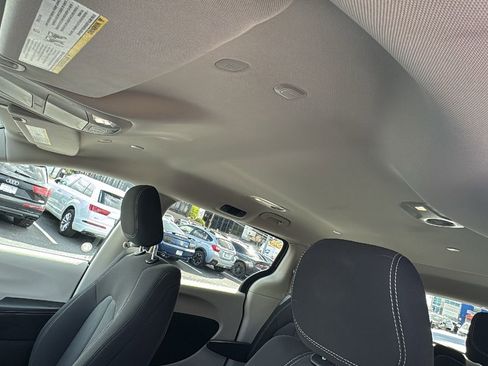 Used 2023 Chrysler Voyager LX image 12