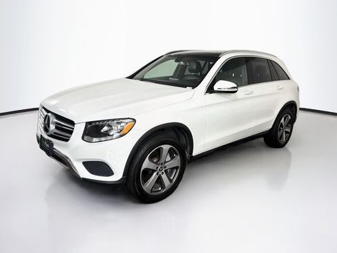 Used 2019 Mercedes-Benz GLC 300 4MATIC image 3