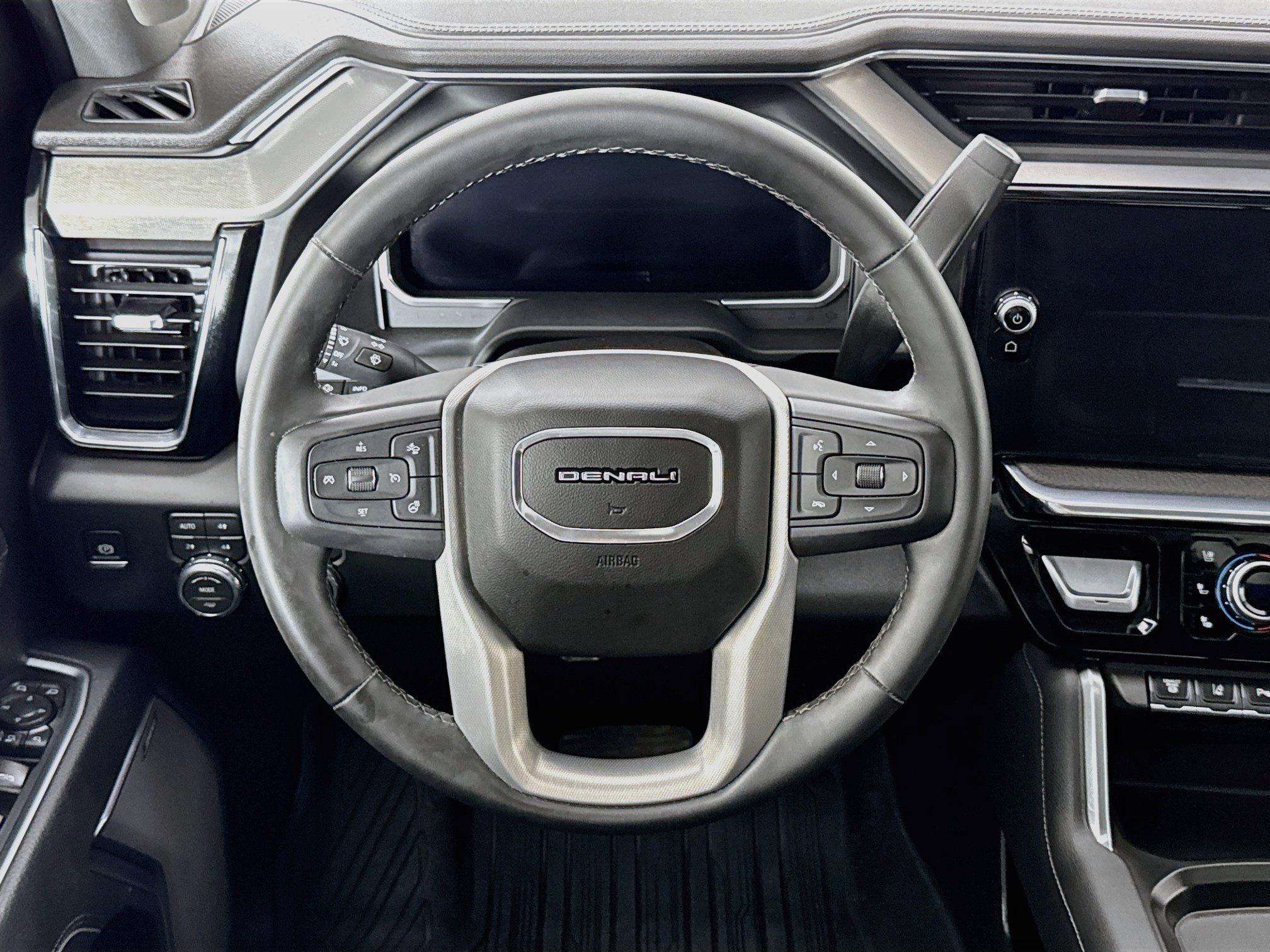 Used 2026 GMC Sierra 2500 Denali w/ Denali Reserve Package AWD/4WD image 4