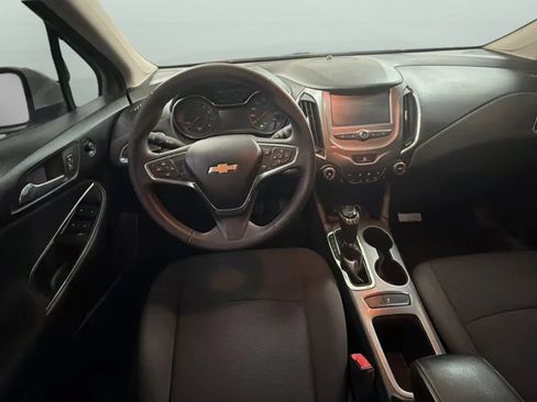 Used 2017 Chevrolet Cruze LT w/ Convenience Package FWD image 10
