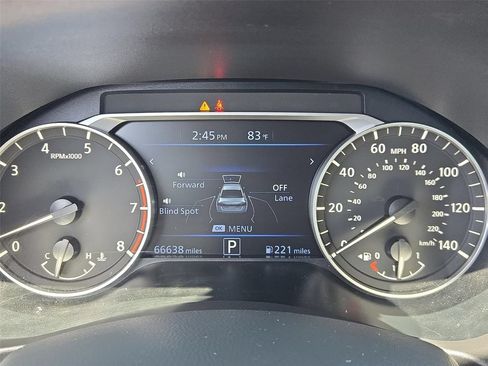 Used 2024 Nissan Altima 2.5 SV FWD image 3
