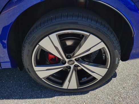 New 2025 Audi SQ5 Prestige image 30