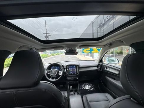 Certified 2025 Volvo XC40 B5 Core AWD/4WD image 17